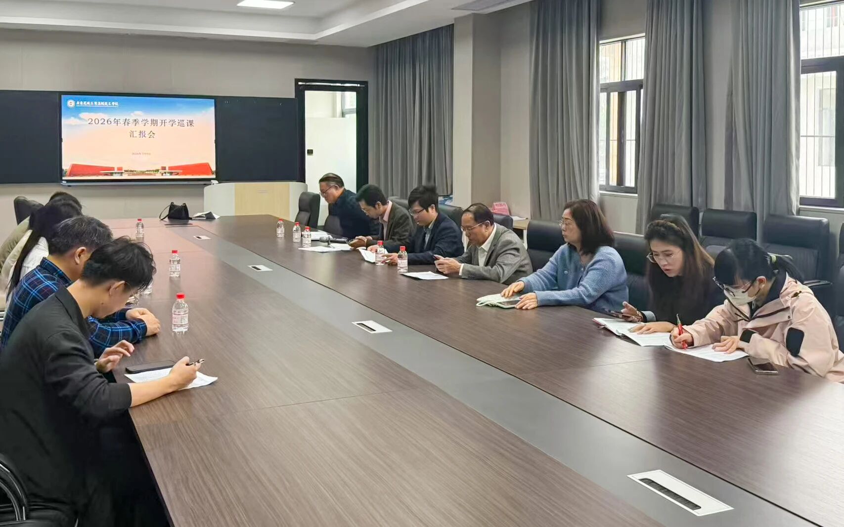 新学期，校长书记带队“推门听课”！现场直击花城开学第一课！